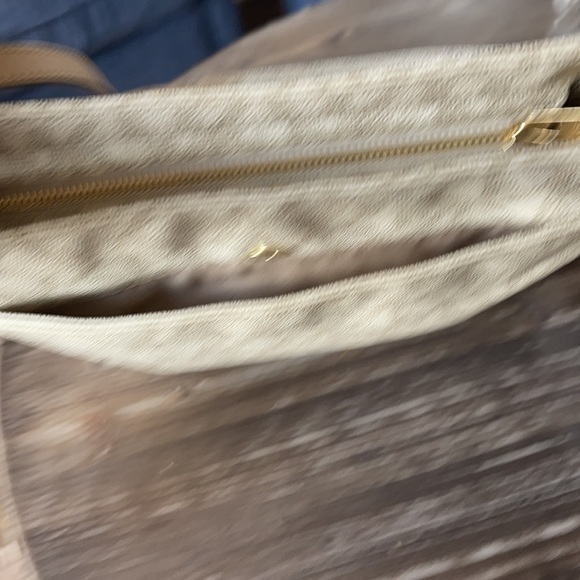 Michael Kors crossbody/ messengr - Picture 3 of 8